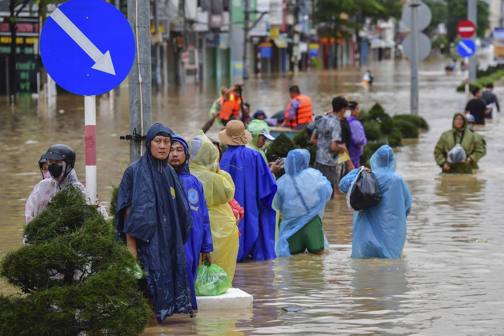 حصيلة فيضانات فيتنام ترتفع إلى 90 قتيلاً... والبحث مستمر عن مفقودين