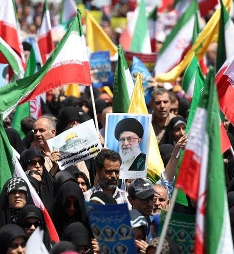 فرار عناصر الأمن من طلاب جامعة طهران!