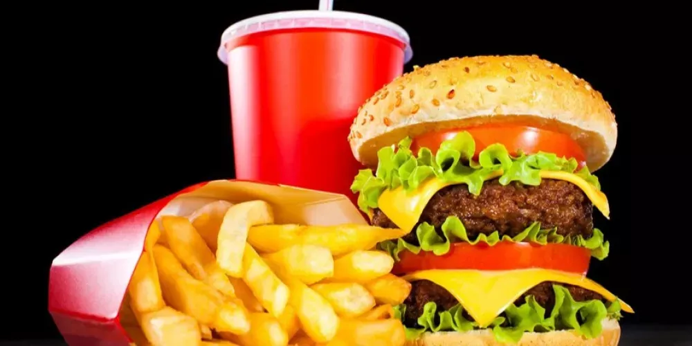 "أطعمة ومشروبات صامتة قاتلة للقلب.. احذروها "