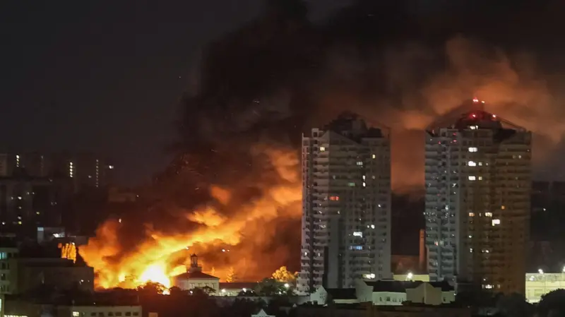 هجوم روسي يضرب البنية التحتية ويتسبب بانقطاع الكهرباء في كييف