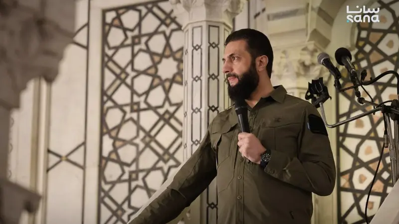 في ذكرى “إسقاط الأسد”.. الشرع بالمسجد الأموي بزيّه العسكري