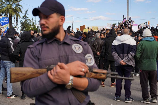 الأمن السوري يفرض حظر تجول ليلياً في اللاذقية