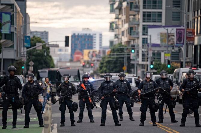 اتهام 4 أشخاص بالتخطيط لهجمات ليلةَ رأس السنة في جنوب كاليفورنيا