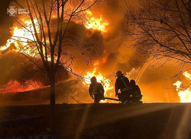 روسيا تهاجم أكبر مدينتين في أوكرانيا