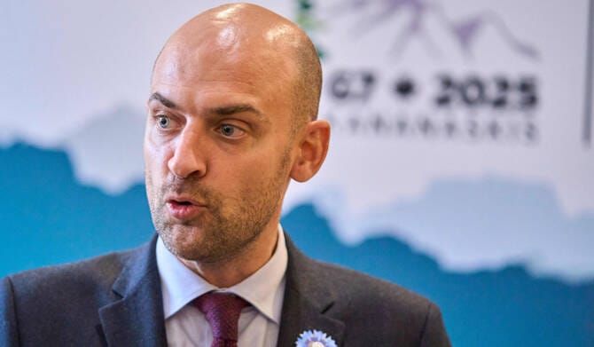 فرنسا تفتتح قنصلية بغرينلاند.. وبارو يطالب واشنطن بوقف الابتزاز