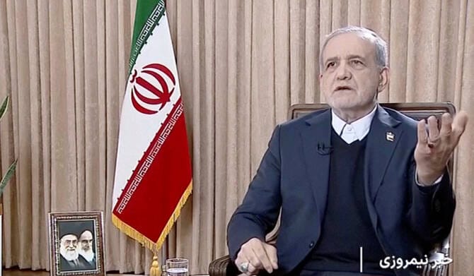 الرئيس الإيراني يعلن استعداداً مشروطاً للتفاوض مع الولايات المتحدة